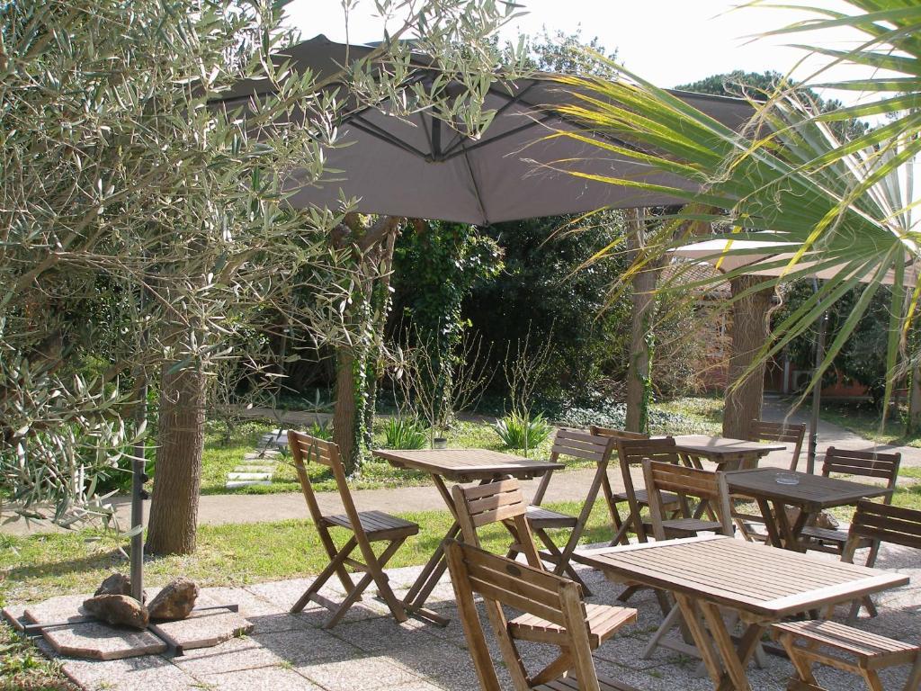 Hotel La Chaumiere Agde Exterior foto